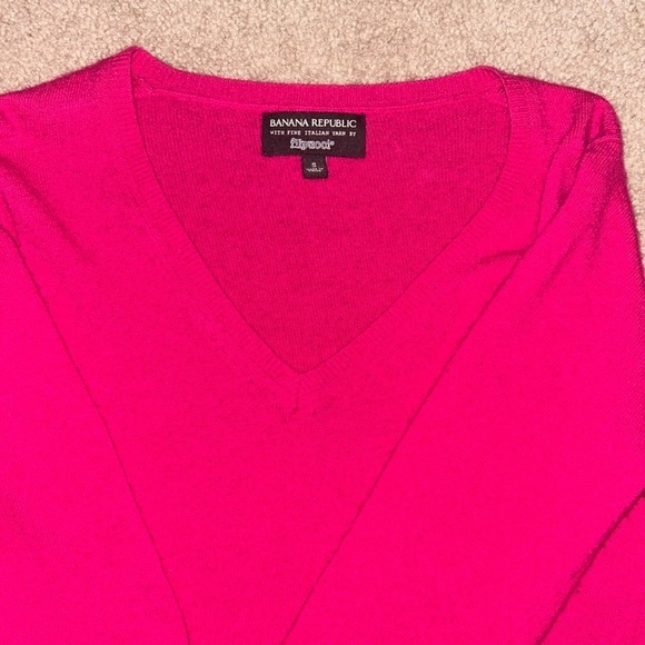 Women’s Small Banana Republic Sweater- has some pulling as shown in pics - Picture 2 of 6